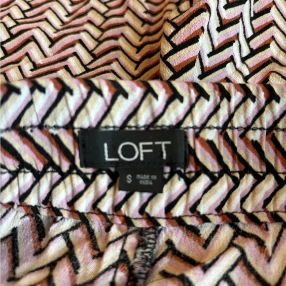 LOFT Geometric Chevron Elastic Waistband Drawstring Cuffed Shorts Size Small - Picture 5 of 5